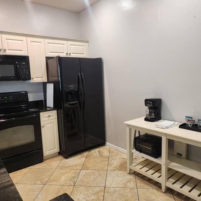1 Bedroom , 1 Bath With Kitchen At Img 布雷登顿 外观 照片